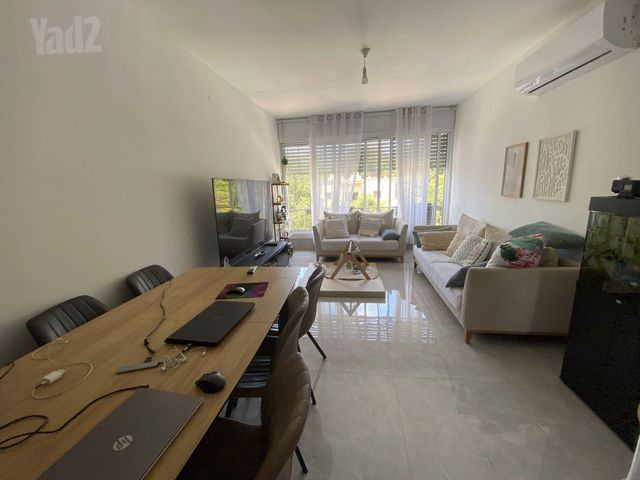 קדימה 25