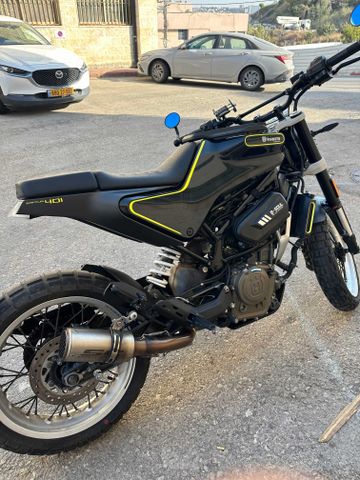 מודעת רכב הוסקוורנה SVARTPILEN 401