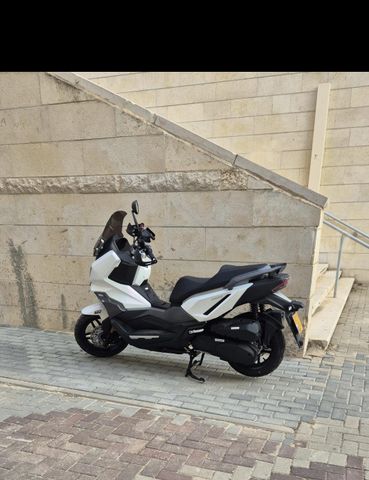 מודעת רכב סאן יאנג ADX 300