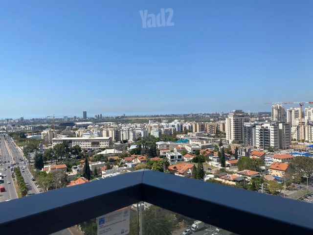 אבשלום גיסין 27