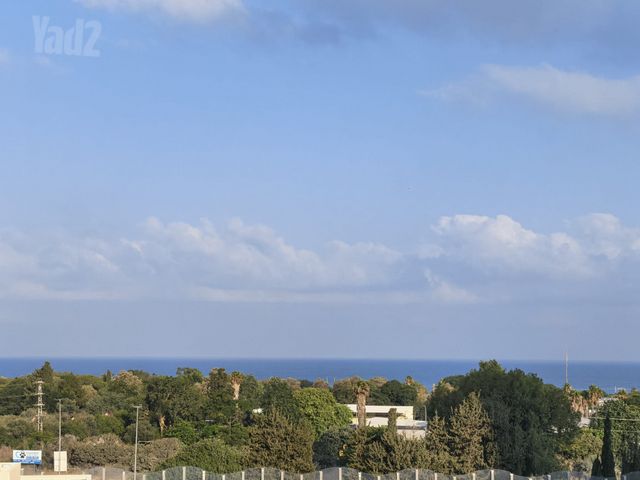 שדרות יצחק שמיר 17