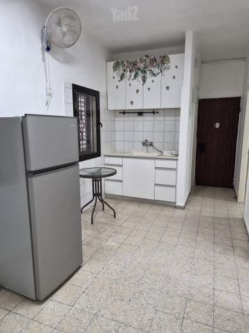 קיבוץ גלויות 25