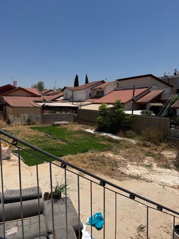 החרצית 8