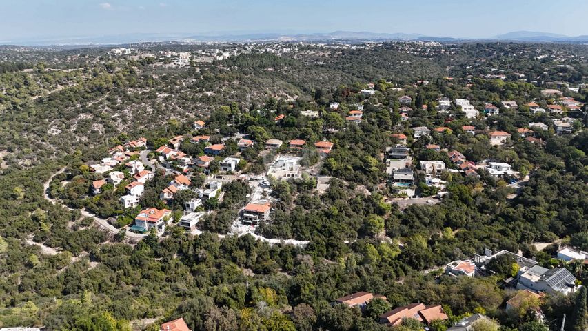 מגרשים