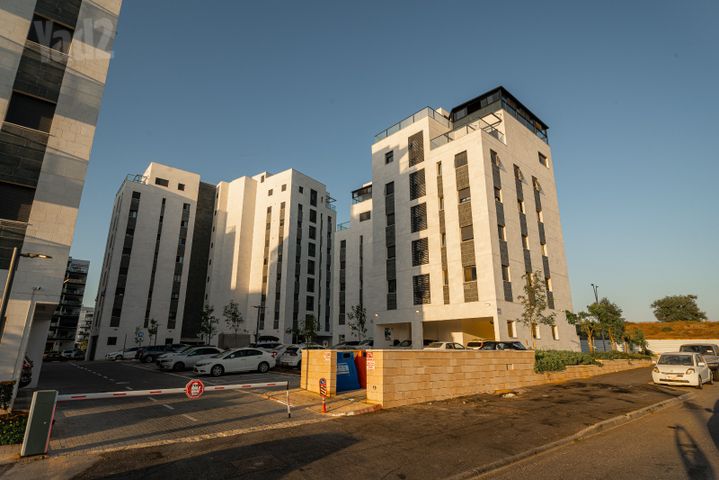 שקמים ואגמים