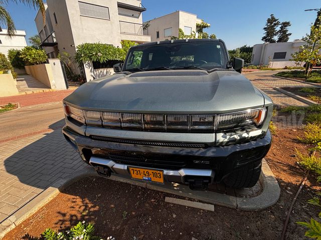 מודעת רכב ג'י.אם.סי האמר EV