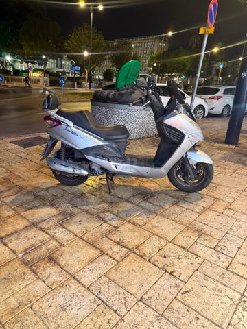 מודעת רכב סאן יאנג ג'וי רייד 200