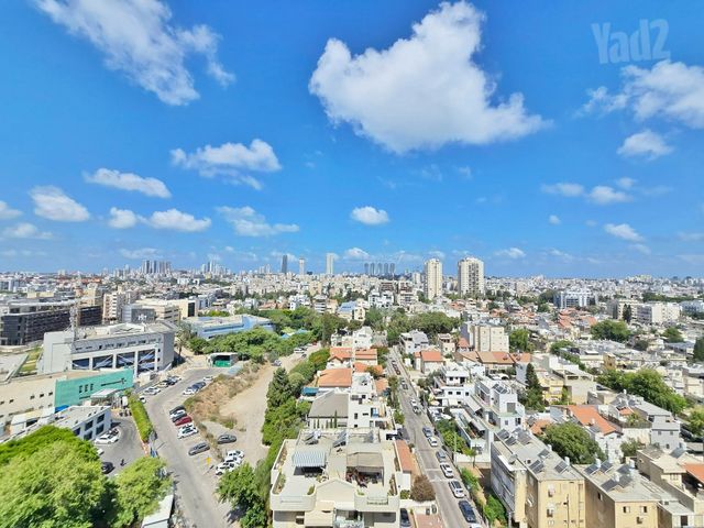 Holon, Israel 11