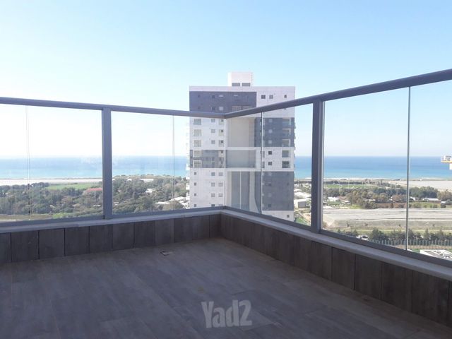 דירה, גלי כרמל, טירת כרמל