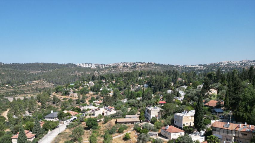 מגרשים