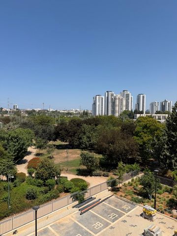 דירה, בנות חיל, ראשון לציון