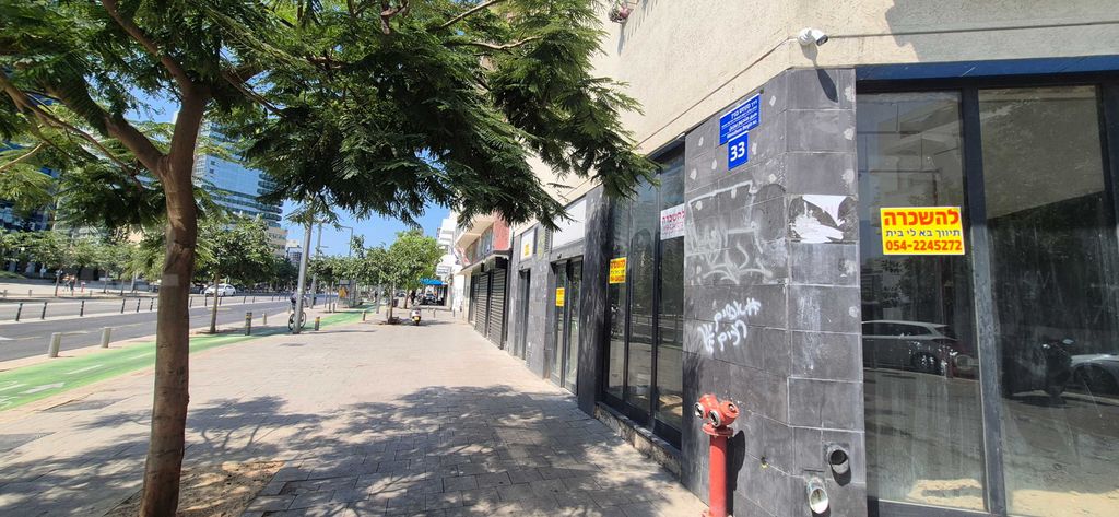 דרך מנחם בגין 33