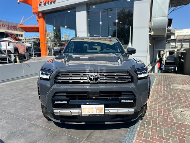 פור-ראנר 4X4 Limited היברידי אוט׳ 5 מק 5 דל 2.4 (278 כ״ס)