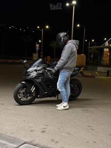 מודעת רכב קאוואסאקי נינג'ה ZX 10R