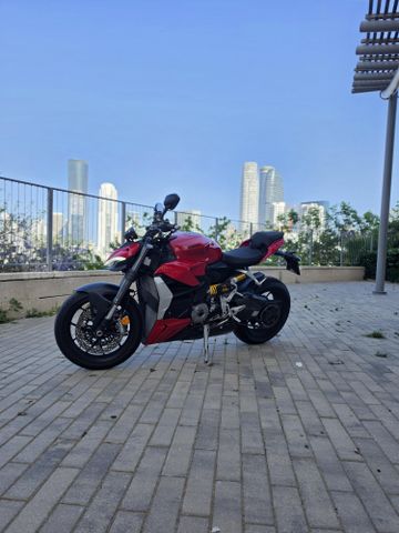 מודעת רכב דוקאטי סטריטפייטר