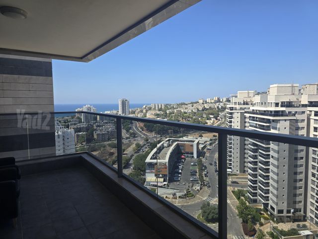 אלמוג 17