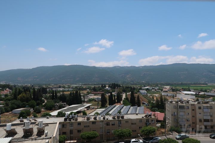 סמטת הורדים 6