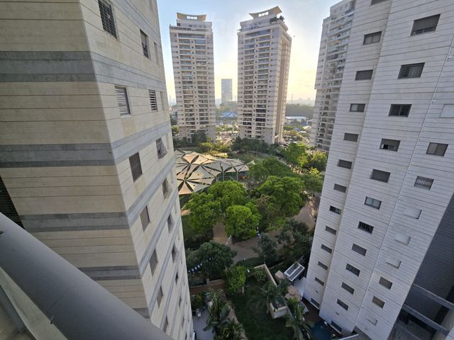 אסירי ציון 24