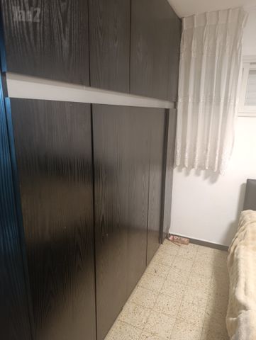 אביבים 8