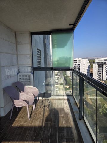 נעמי שמר 10