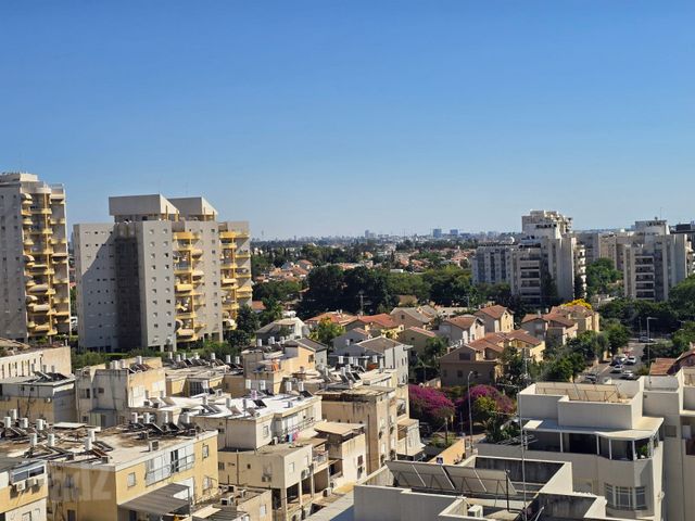 האחד עשר 