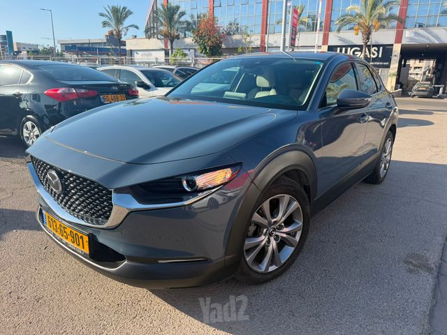 מודעת רכב מאזדה CX-30