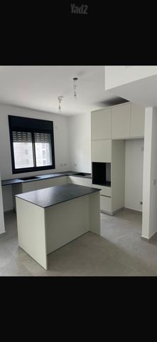 נעמי שמר 4