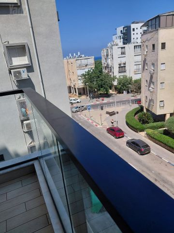 חנה סנש 20