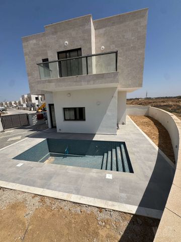 חוחית 25