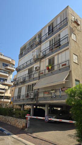 המכבים 10