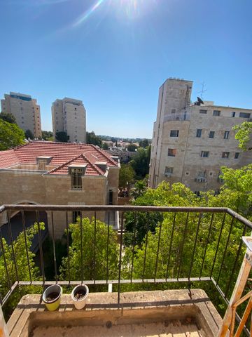 בוסתנאי 