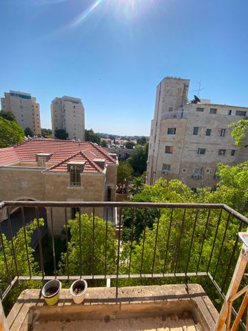 מודעת נכס, בוסתנאי, קטמון הישנה, ירושלים