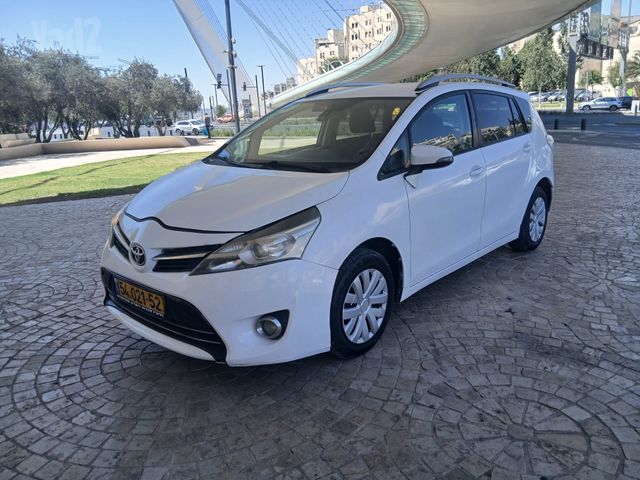 מודעת רכב טויוטה ורסו