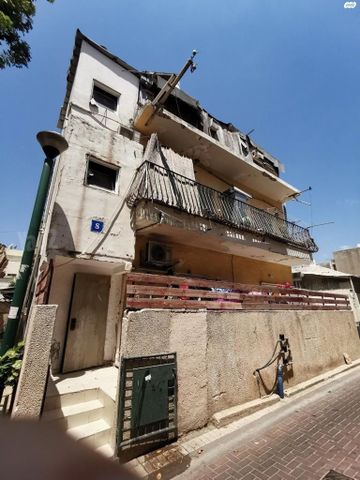 עזאי 8