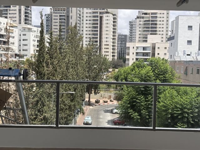 עין חנוך 16
