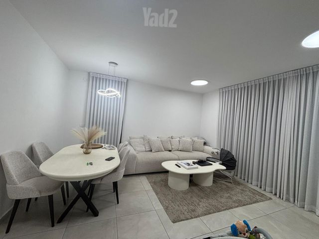 שושנת העמקים 1