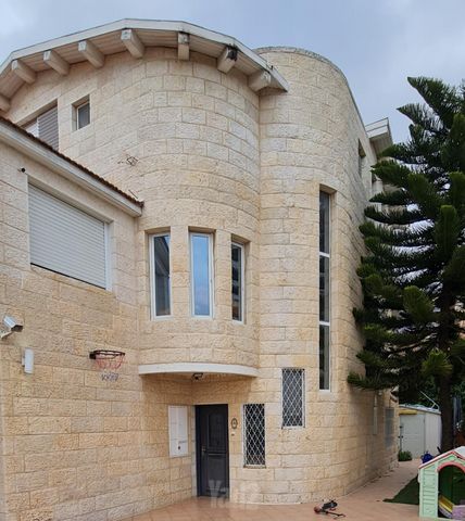 האתרוג 17