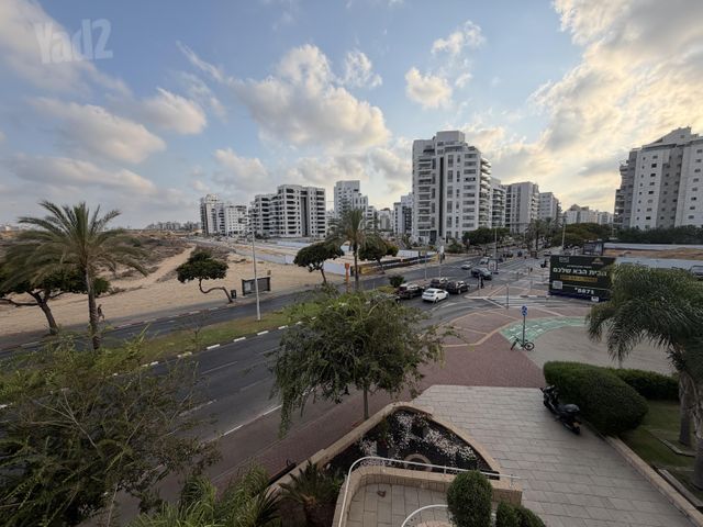 הדס 12