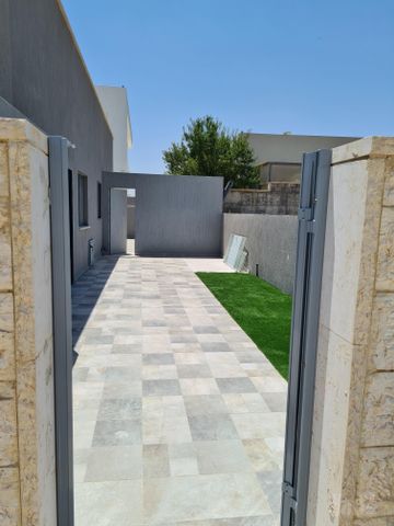 אתרוג 9