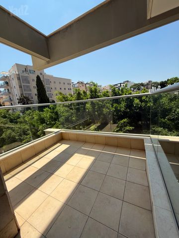 מונטיפיורי 5