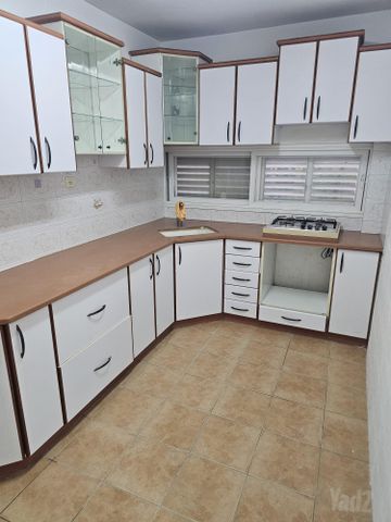 משה שרת 30