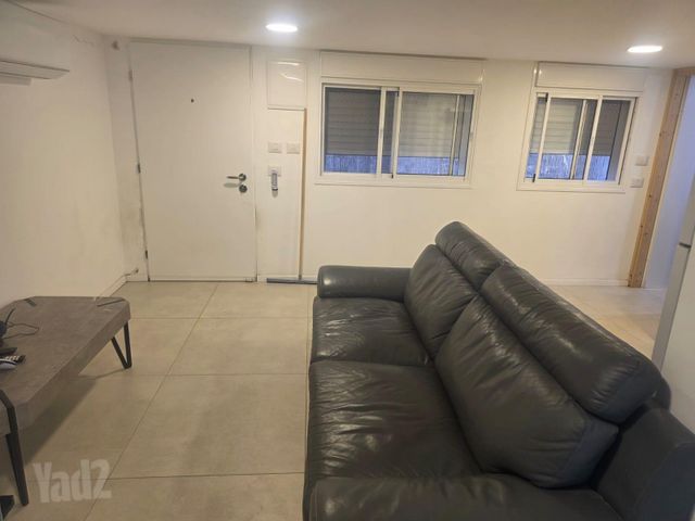 חוף השנהב 28