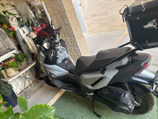 מודעת רכב סאן יאנג ADX 300