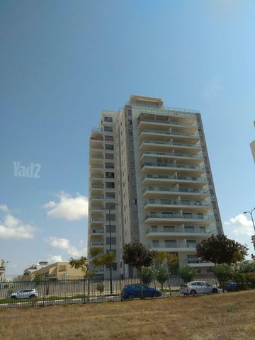 שדרות האגמים 11