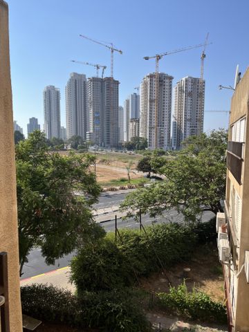 שדרות בן צבי 11