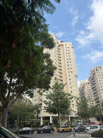 יעל רום 
