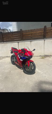 מודעת רכב הונדה CBR600RR