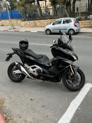 מודעת רכב הונדה FORZA750