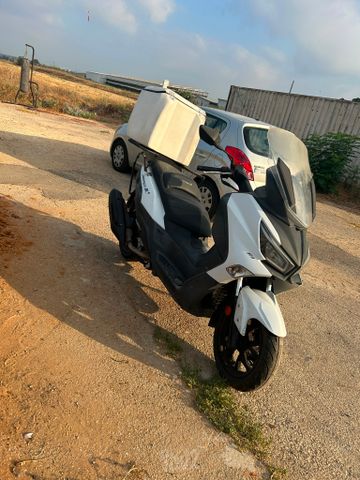 מודעת רכב סאן יאנג ג'וי-מקס Z-300