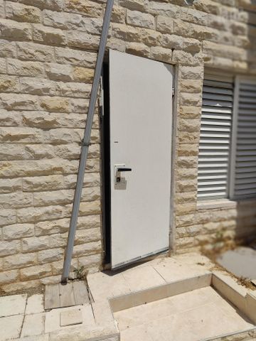 עליזה בגין 16